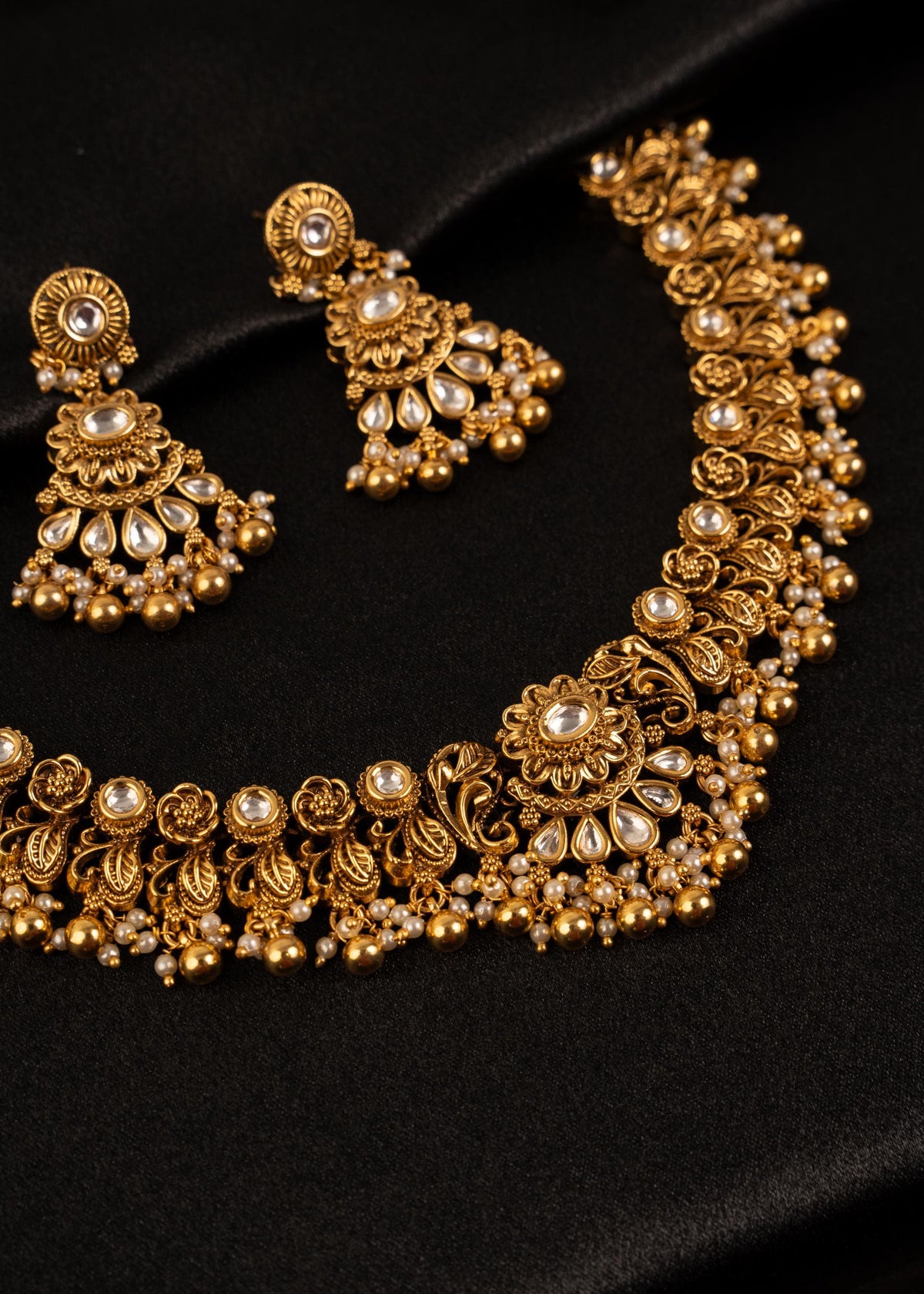 Premium Antique Gold Kundan Choker Necklace Set/ Green Beads Necklace/ Indian Wedding Necklace/ South Indian Jewelry/ Bridesmaid Jewelry