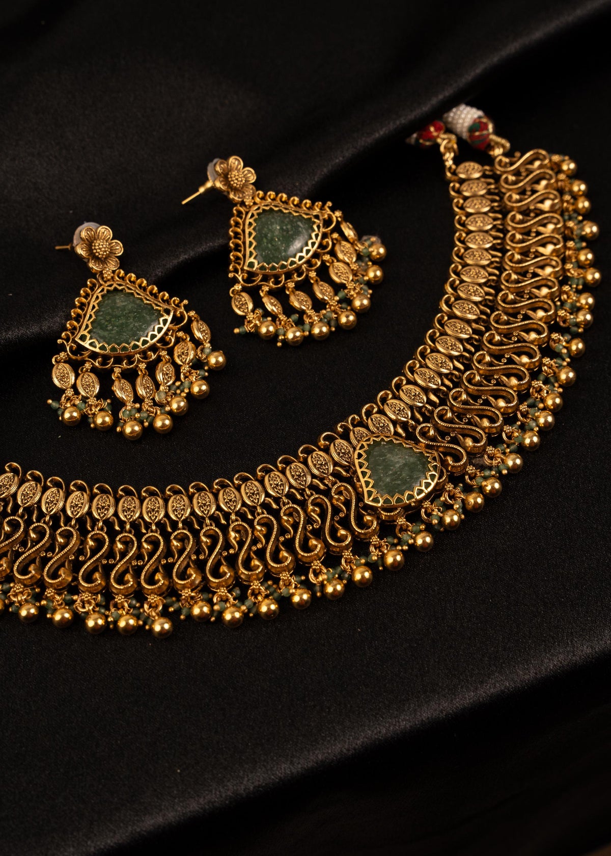 Exclusive Antique Kundan Choker Necklace Set/ Traditional Jewelry/ Gold Plated Choker Necklace/ Indian Wedding Jewelry/ Emerald Jewelry
