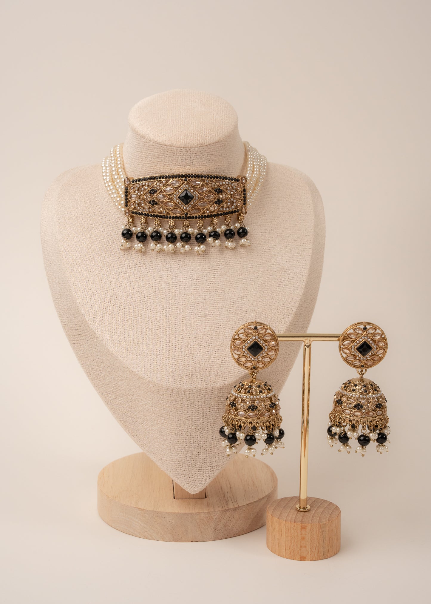 Black Pearl Royal Charm Choker Set