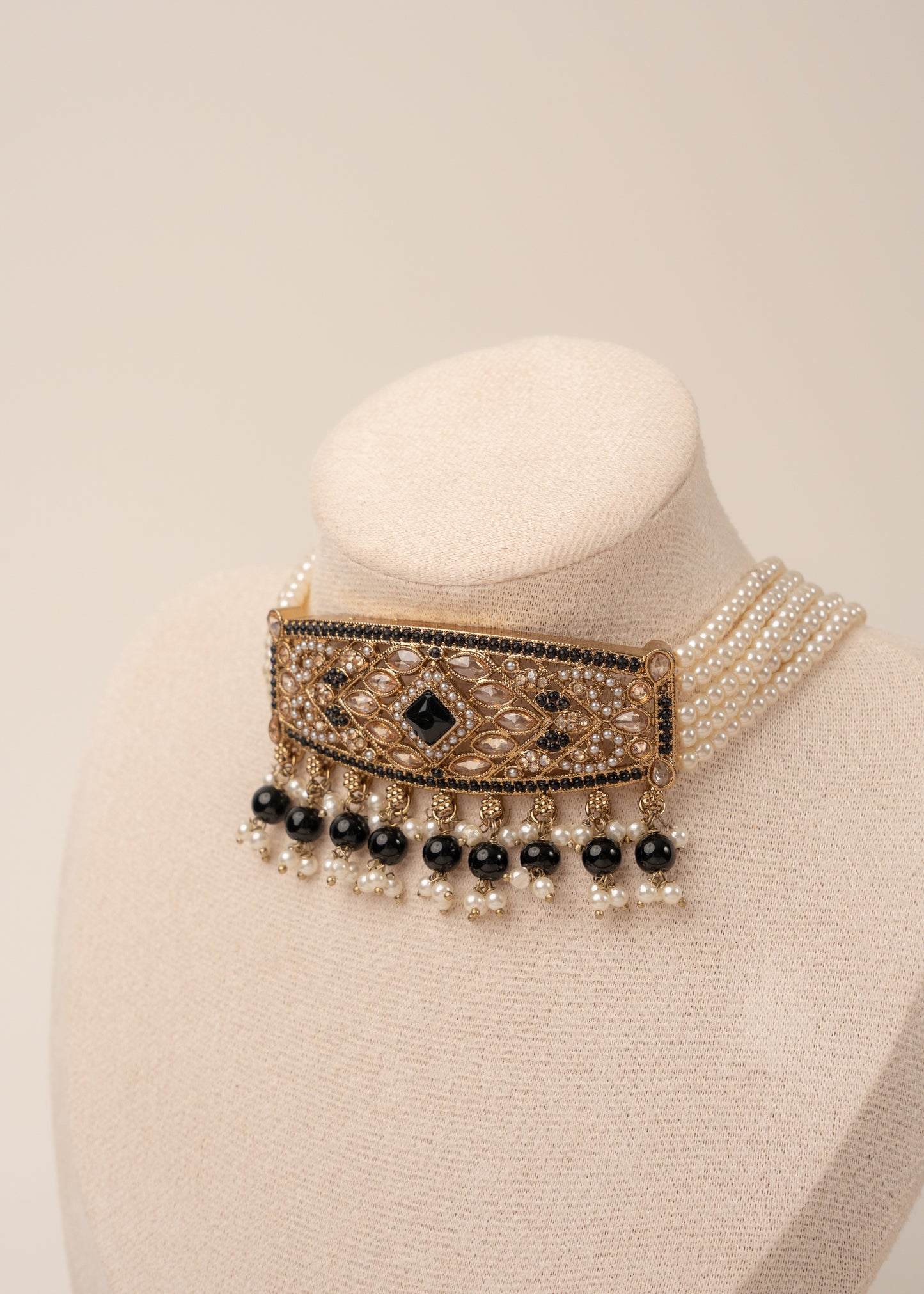 Black Pearl Royal Charm Choker Set