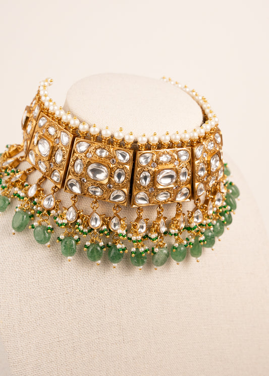 Uncut Kundan Choker necklace set/ Emarald beads / Gold necklace/ Indian Jewellery