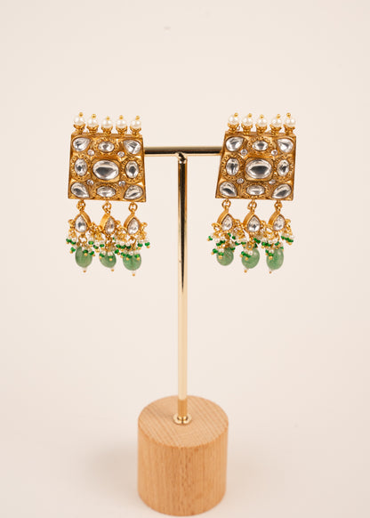 Uncut Kundan Choker necklace set/ Emarald beads / Gold necklace/ Indian Jewellery