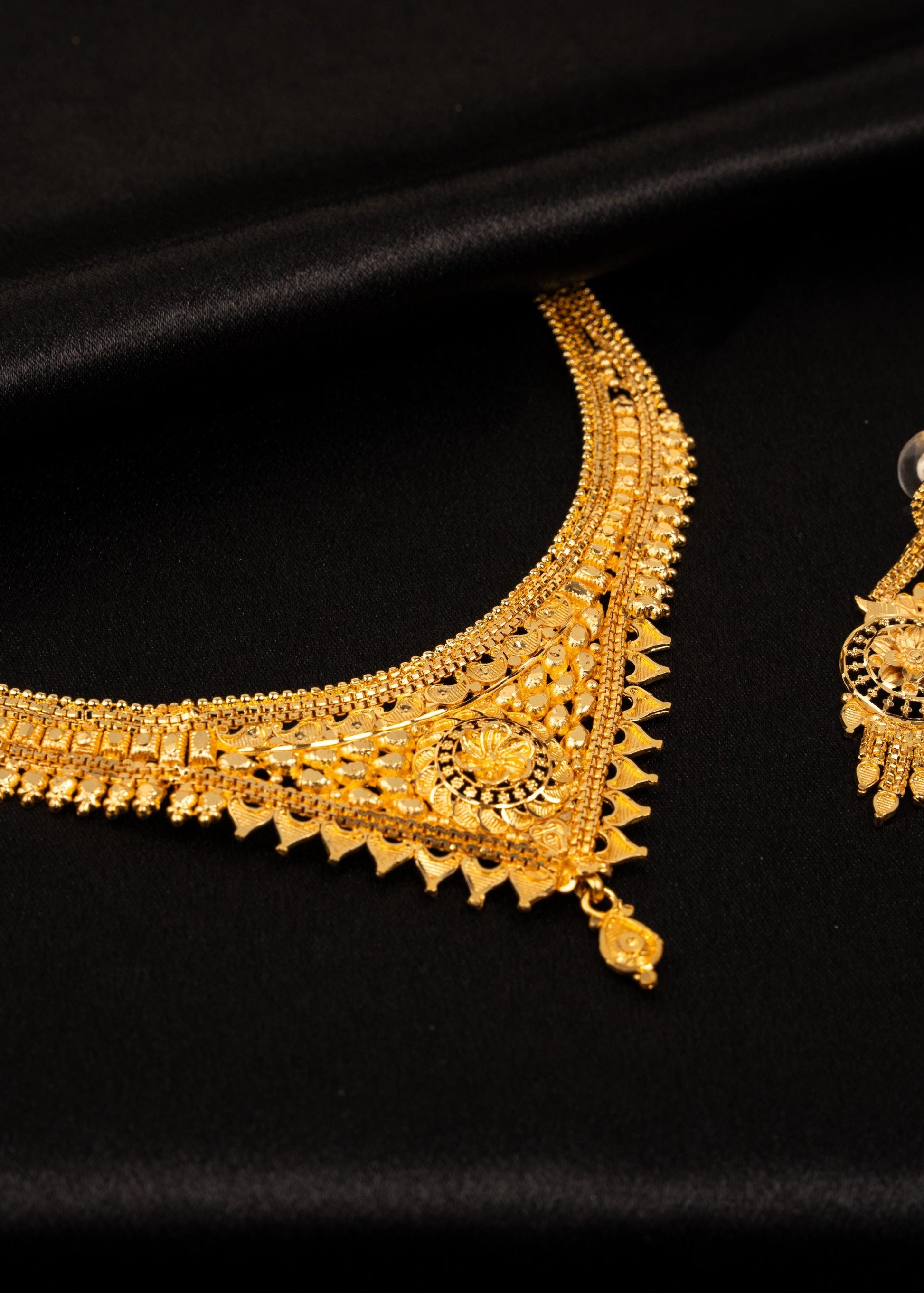 High Quality Gold Choker Necklace/ Indian Gold Plated Jewelry/ Real Gold Look Jewellery/ Royal Gold Look Choker Necklace/ Bridal Jewelry Set (etsy image id: 7893107770)