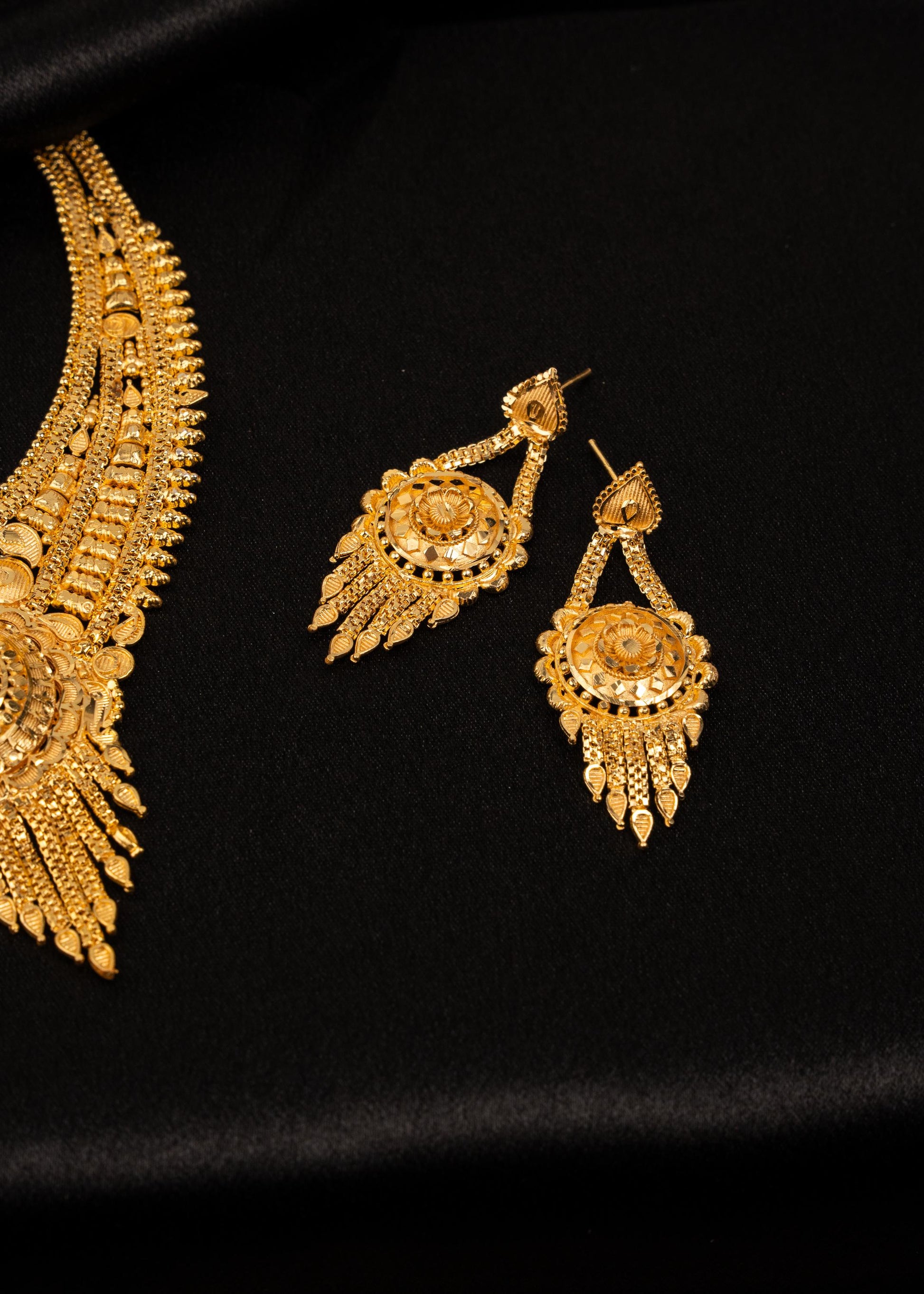 Elegant Gold Finish Choker/ Bridal Statement Necklace/ Indian Bridal Statement Necklace/ Pakistani Wedding Jewelry Set/ Premium Gold Finish (etsy image id: 7893109844)