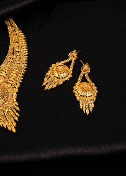 Elegant Gold Finish Choker/ Bridal Statement Necklace/ Indian Bridal Statement Necklace/ Pakistani Wedding Jewelry Set/ Premium Gold Finish (etsy image id: 7893109844)