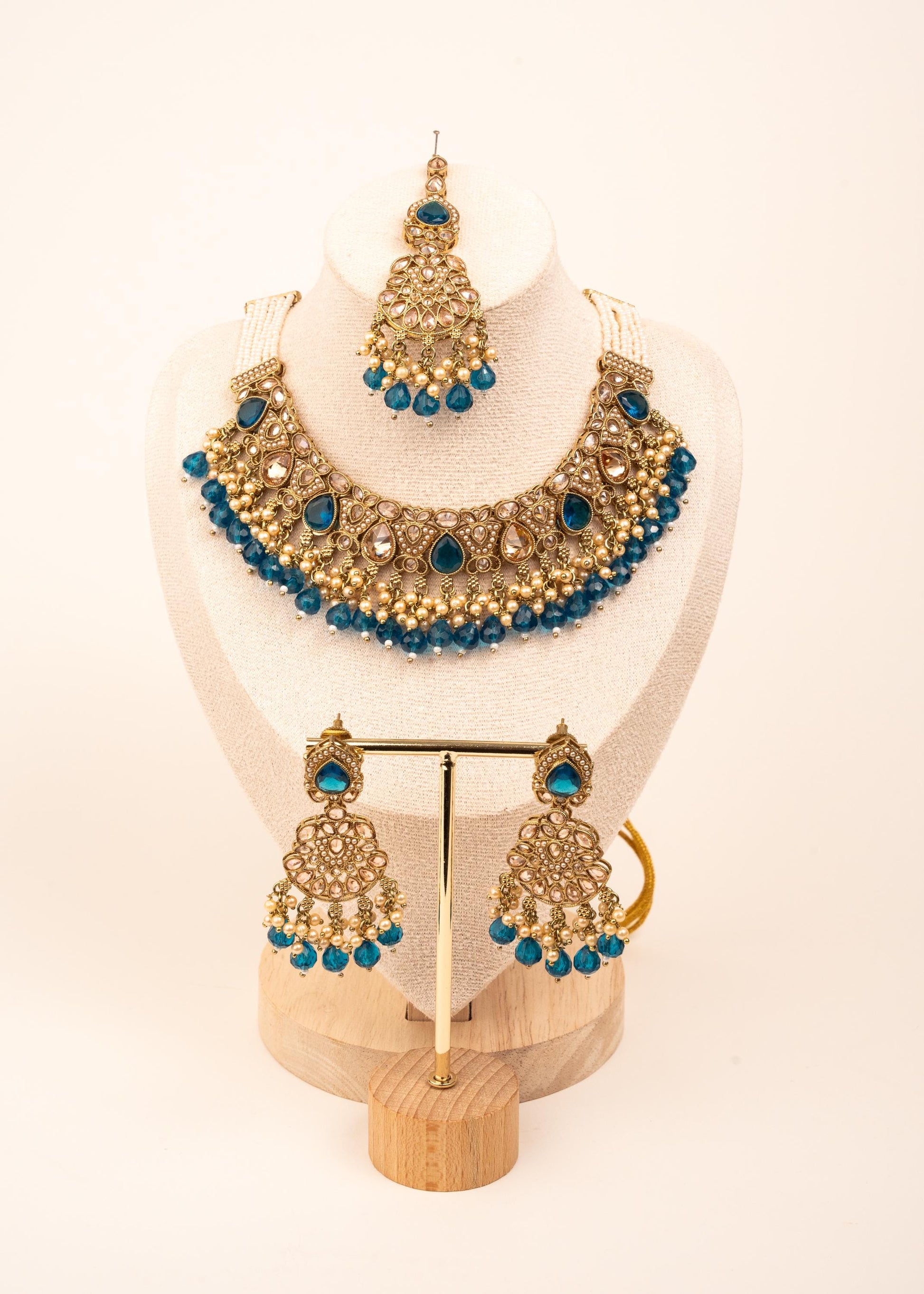 Luxury Antique Kundan Necklace Set/ Indian Bridal Jewellery Set/ Statement Kundan Set/ Bollywood Jewelry/ Bridal Kundan Choker Set/ (etsy image id: 7893146140)