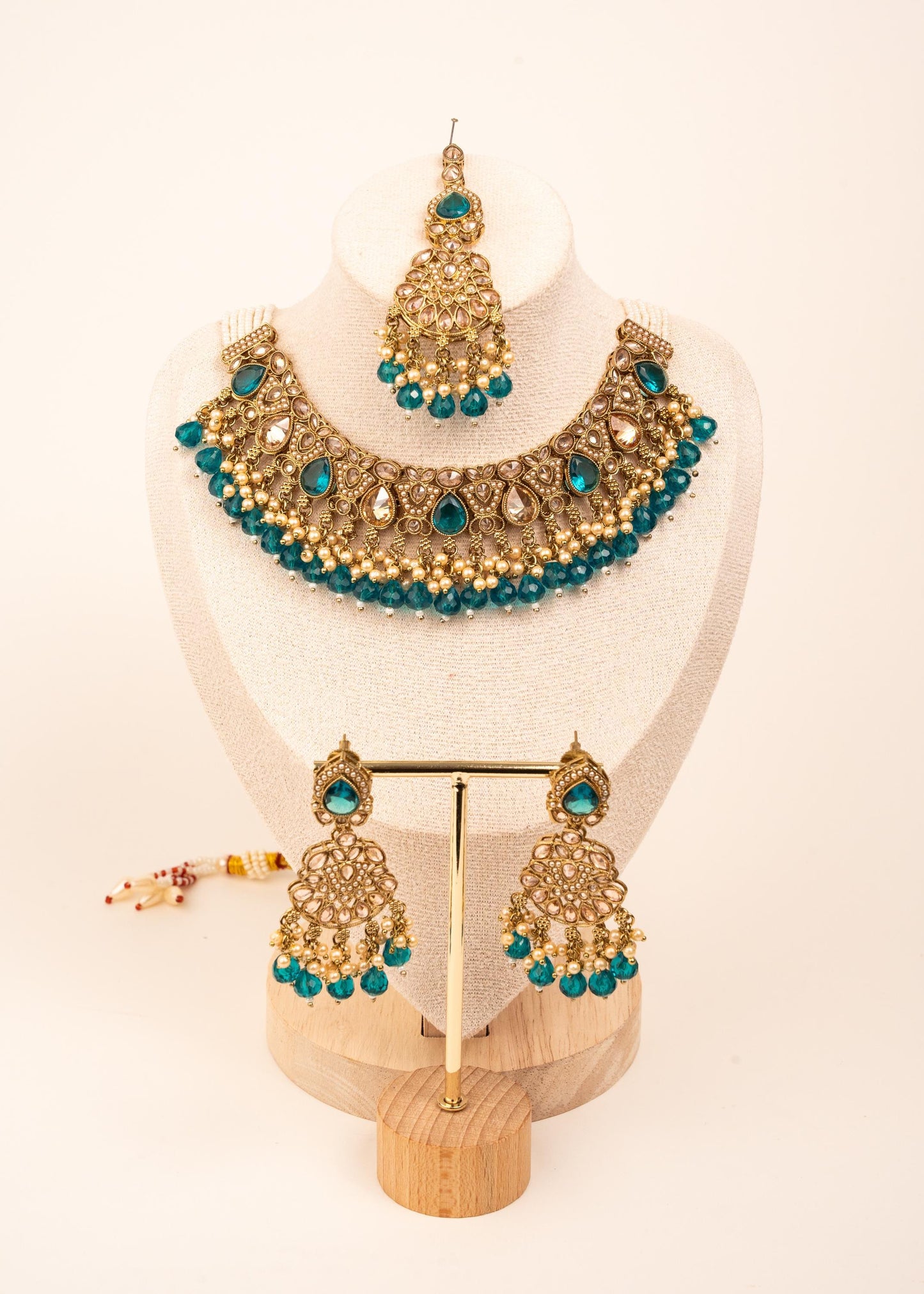 Luxury Antique Kundan Necklace Set/ Indian Bridal Jewellery Set/ Statement Kundan Set/ Bollywood Jewelry/ Bridal Kundan Choker Set/ (etsy image id: 7893146334)