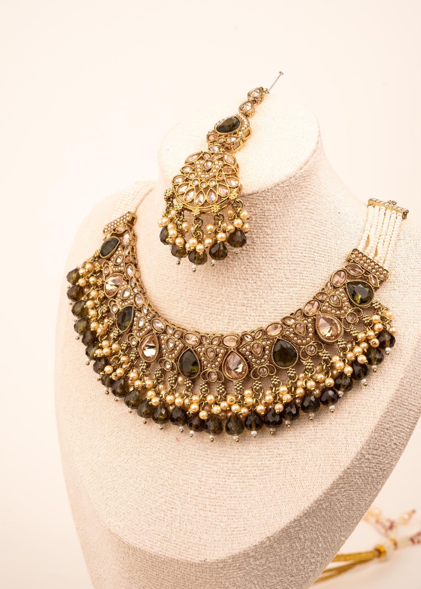 Luxury Antique Kundan Necklace Set/ Indian Bridal Jewellery Set/ Statement Kundan Set/ Bollywood Jewelry/ Bridal Kundan Choker Set/ (etsy image id: 7893146662)