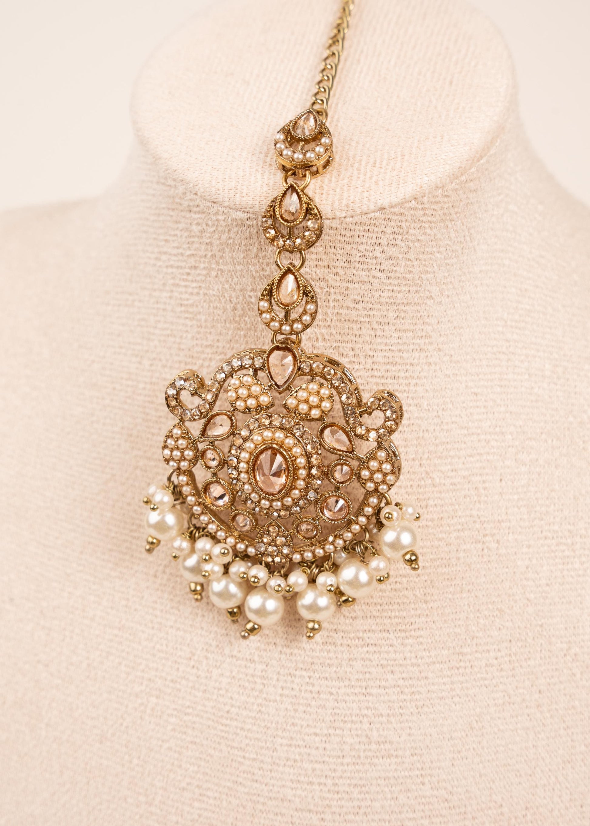 Kundan Ear Chain Earrings with Tikka/ Kundan Bridal Jewelry Set/ Sahara Earrings with Maang Tikka/ Statement Bridal Jewelry/ Bahubali (etsy image id: 7896203484)