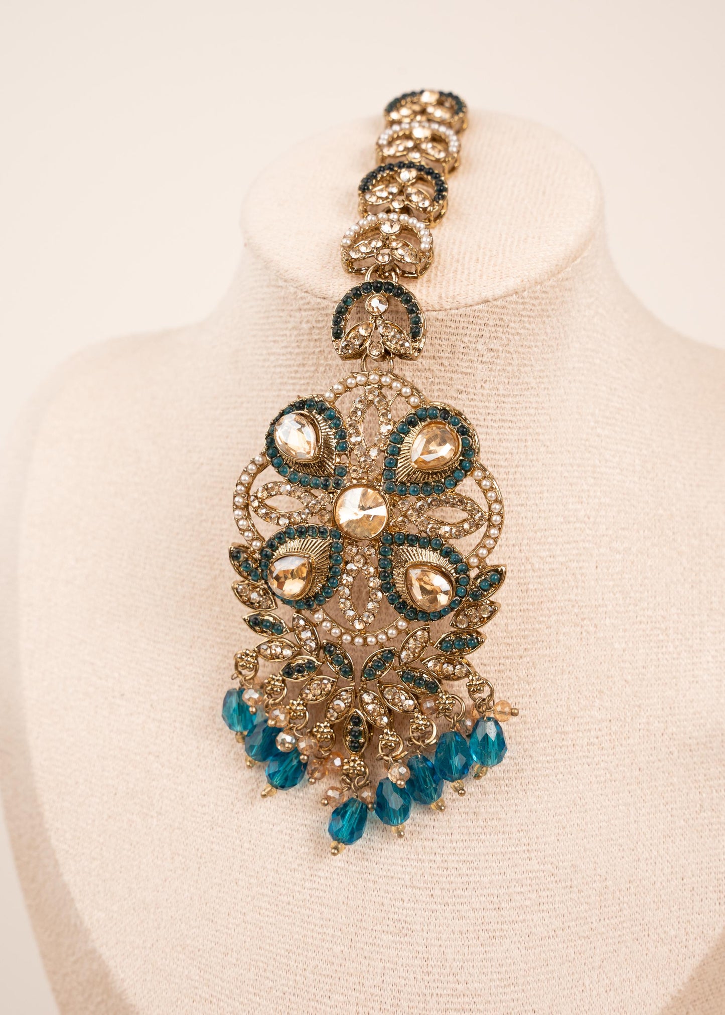 Kundan Sahara Ear Chain Earrings with Tikka/ Statement Earrings/ Indian Wedding Earrings/ Bahubali Earrings/ Ear Cuff Chain Earrings (etsy image id: 7896223086)