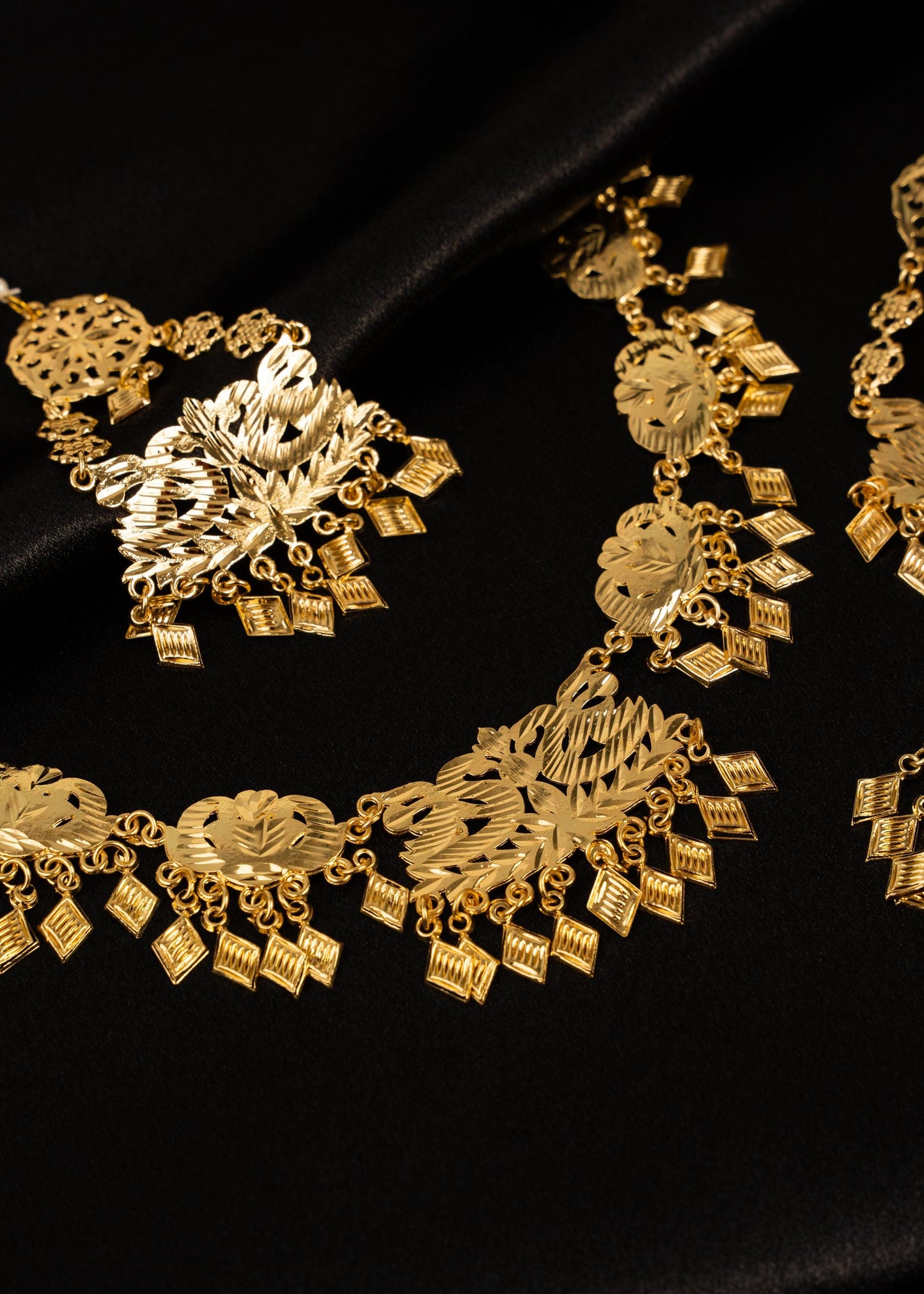 Traditional Gold Necklace Set/ Bridal Gold Pippal Patti Necklace/ Indian Bridal Wedding Jewelry/ Antique Jewelry/ Gold Plated Necklace (etsy image id: 7896510406)