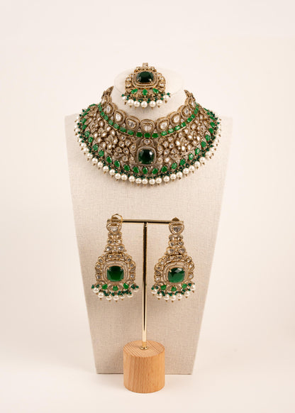 High Quality Bridal Kundan Necklace Set/ Indian Wedding Jewelry/ Statement Bridal Kundan Choker Set/ Emerald Jewelry/ Pakistani Jewellery (etsy image id: 7896567366)