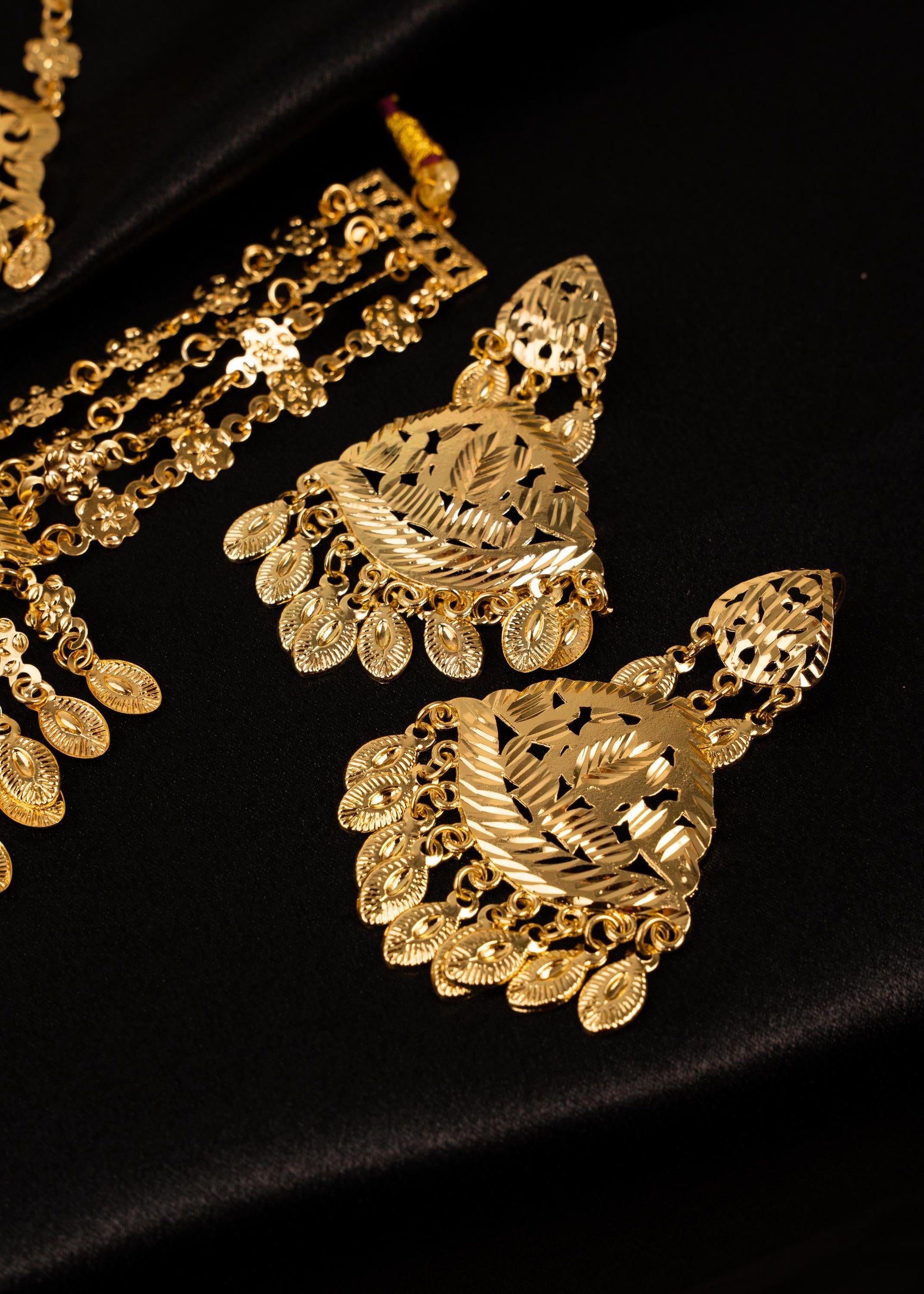 Antique Gold Choker Necklace Set/ Indian Jewelry/ Gold plated bridal choker Necklace/ Statement Necklace/ Traditional Jewelry/ Bridal (etsy image id: 7944498401)