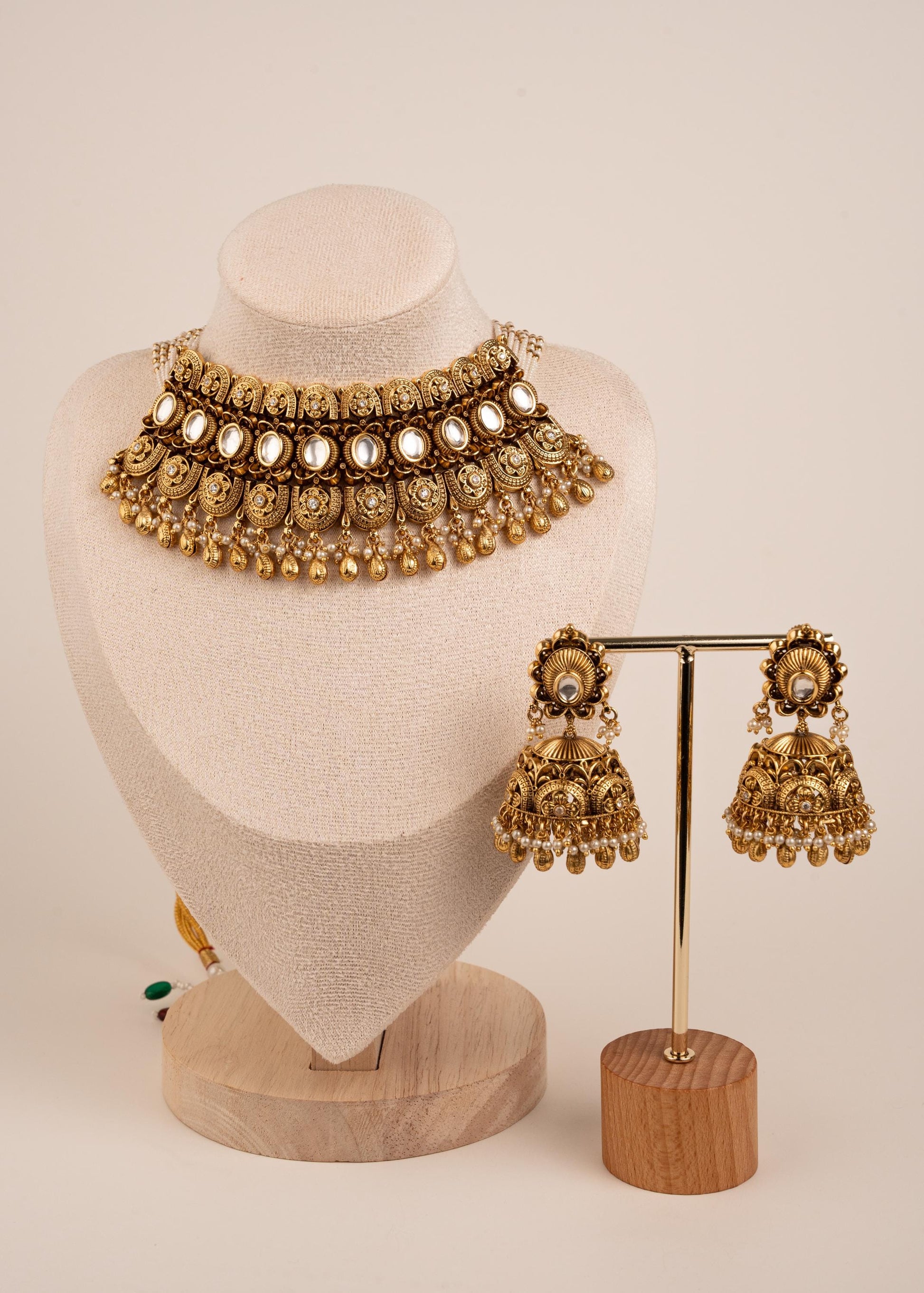 Antique Gold Temple Choker Necklace Set/ Gold Mirror Kundan Jewelry/ Indian Traditional Jewelry/ South Indian Necklace/ Mint/ Green/ Emerald (etsy image id: 7974374886)