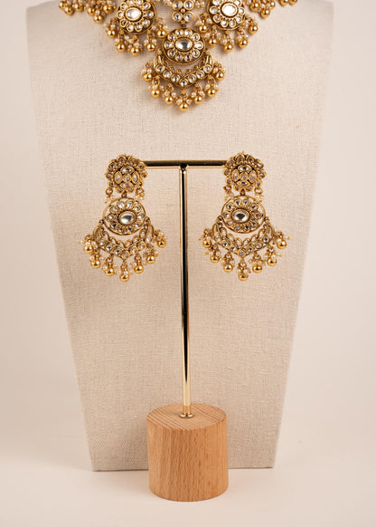Premium Quality Kundan Bridal Set/Indian Bridal Jewelry/ Antique Gold Earrings and Tikka/ Heavy Bridal Choker Set/ Traditional Jewelry (etsy image id: 7974421906)