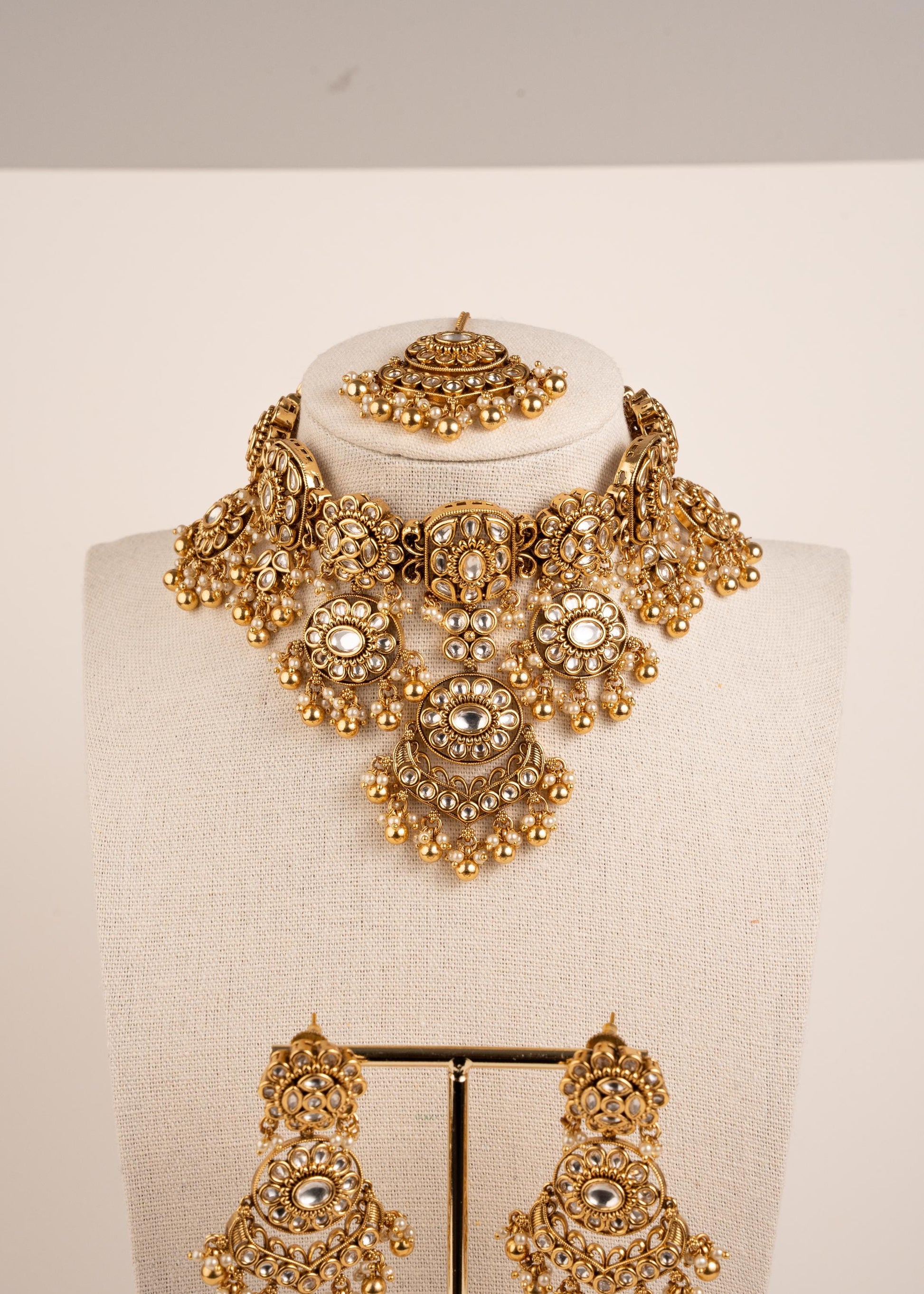 Premium Quality Kundan Bridal Set/Indian Bridal Jewelry/ Antique Gold Earrings and Tikka/ Heavy Bridal Choker Set/ Traditional Jewelry (etsy image id: 7974421930)