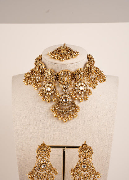 Premium Quality Kundan Bridal Set/Indian Bridal Jewelry/ Antique Gold Earrings and Tikka/ Heavy Bridal Choker Set/ Traditional Jewelry (etsy image id: 7974421930)