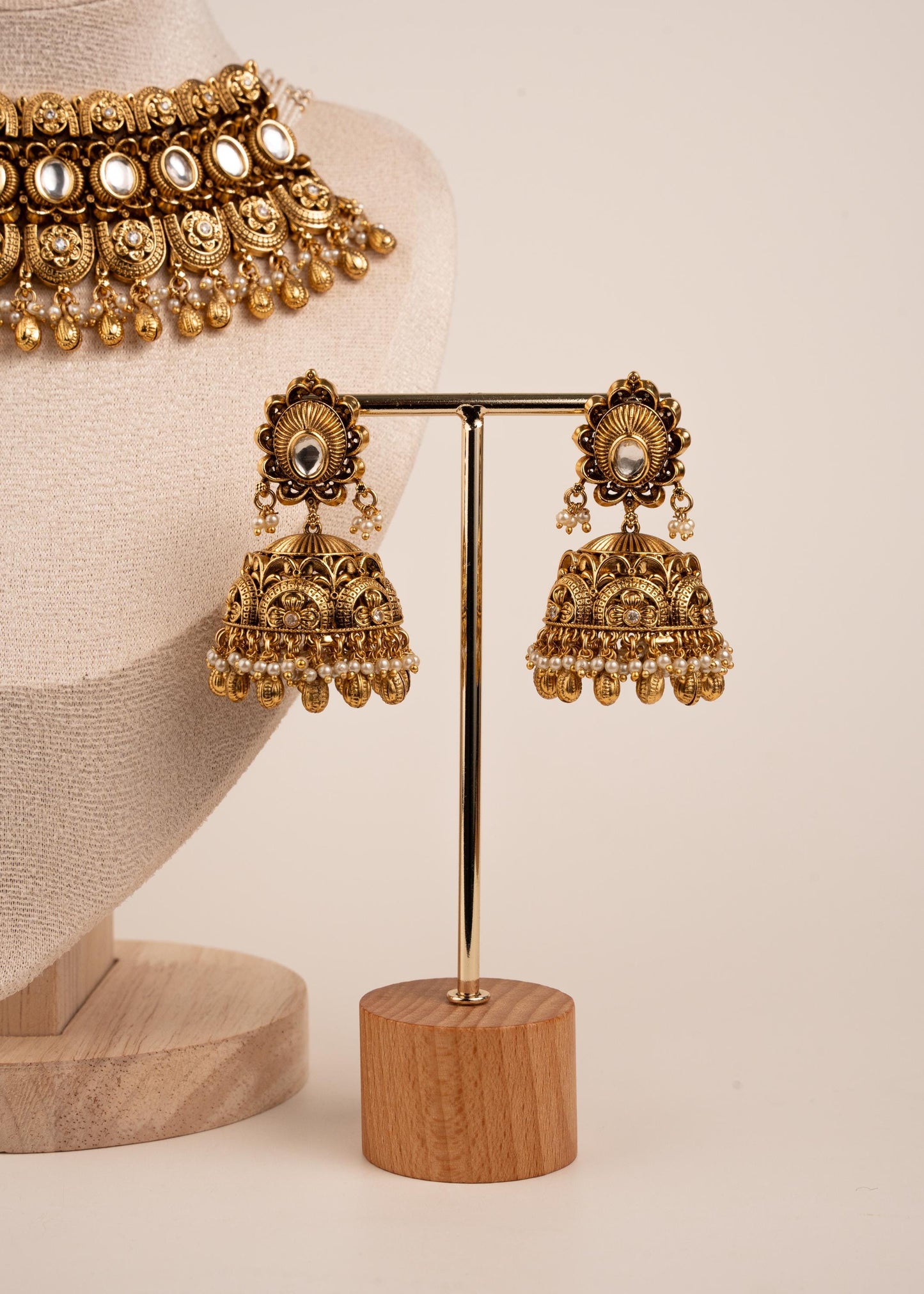 Antique Gold Temple Choker Necklace Set/ Gold Mirror Kundan Jewelry/ Indian Traditional Jewelry/ South Indian Necklace/ Mint/ Green/ Emerald (etsy image id: 8022324867)