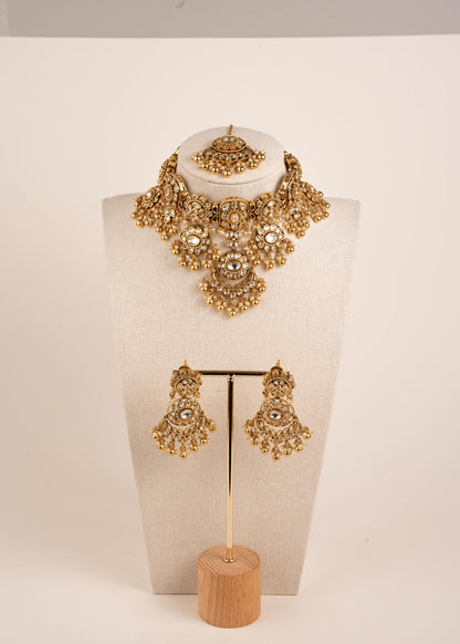 Premium Quality Kundan Bridal Set/Indian Bridal Jewelry/ Antique Gold Earrings and Tikka/ Heavy Bridal Choker Set/ Traditional Jewelry (etsy image id: 8022368413)
