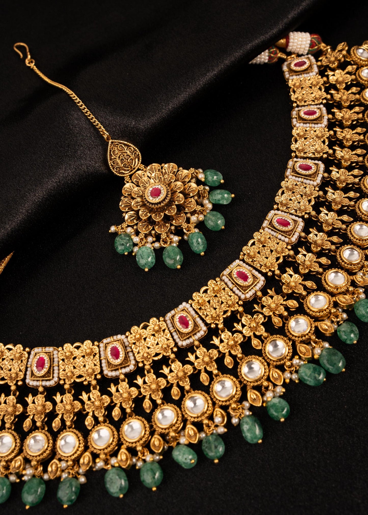 Premium Kundan Choker Necklace Set/ Indian Wedding Jewelry/ Bridal Statement Necklace/ Traditional Jewelry/ Festive wear/ Green Beads