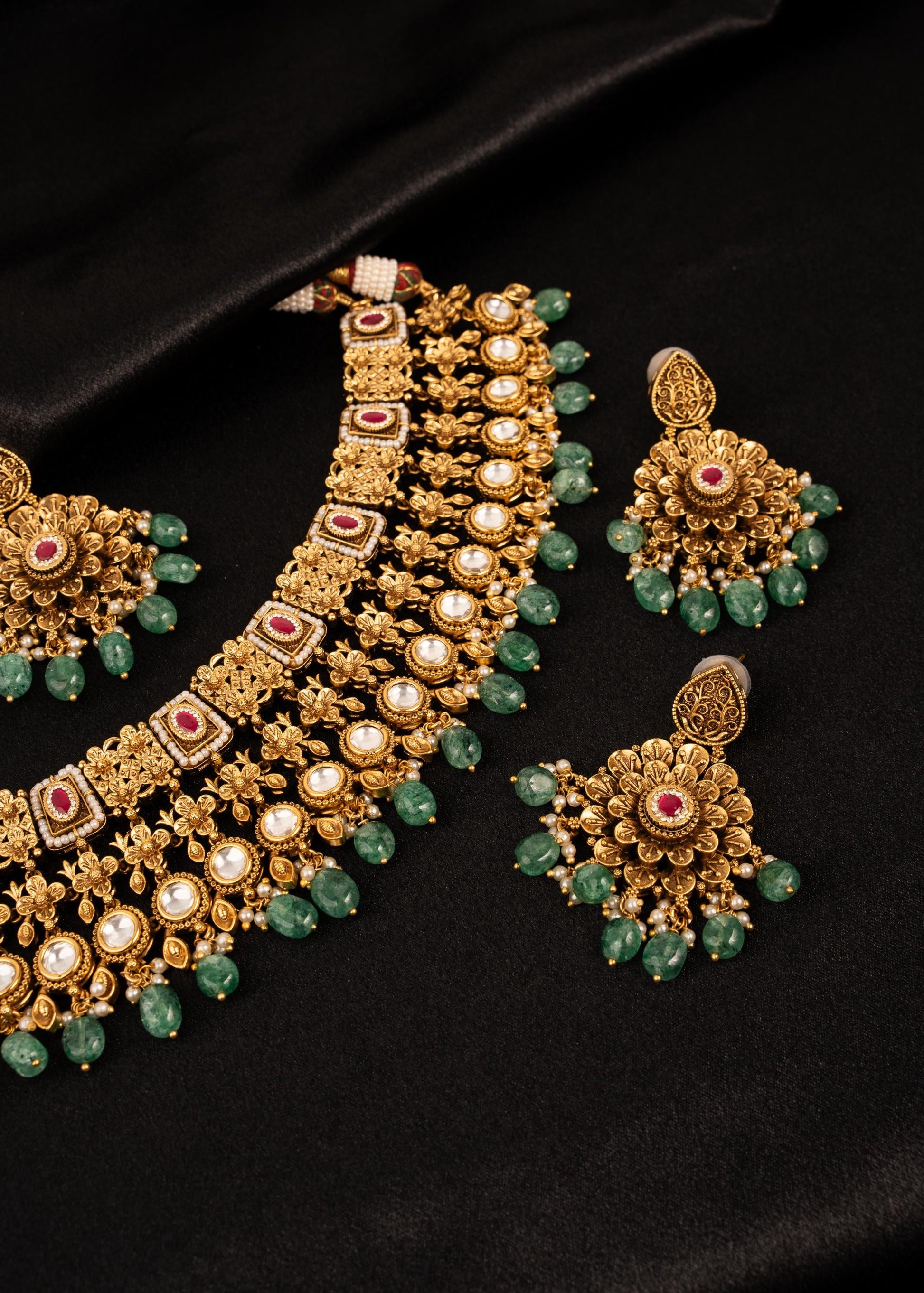 Premium Kundan Choker Necklace Set/ Indian Wedding Jewelry/ Bridal Statement Necklace/ Traditional Jewelry/ Festive wear/ Green Beads