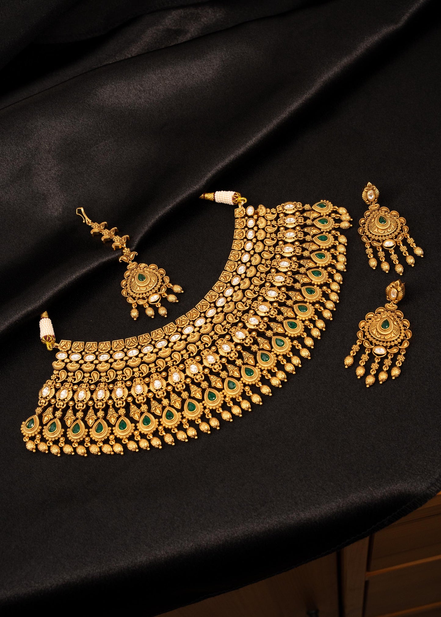 High Quality Kundan Bridal Choker Necklace Set/ Indian Bridal Jewelry/ Emerald Green Jewelry/ Antique Gold Plated Choker/ South Indian
