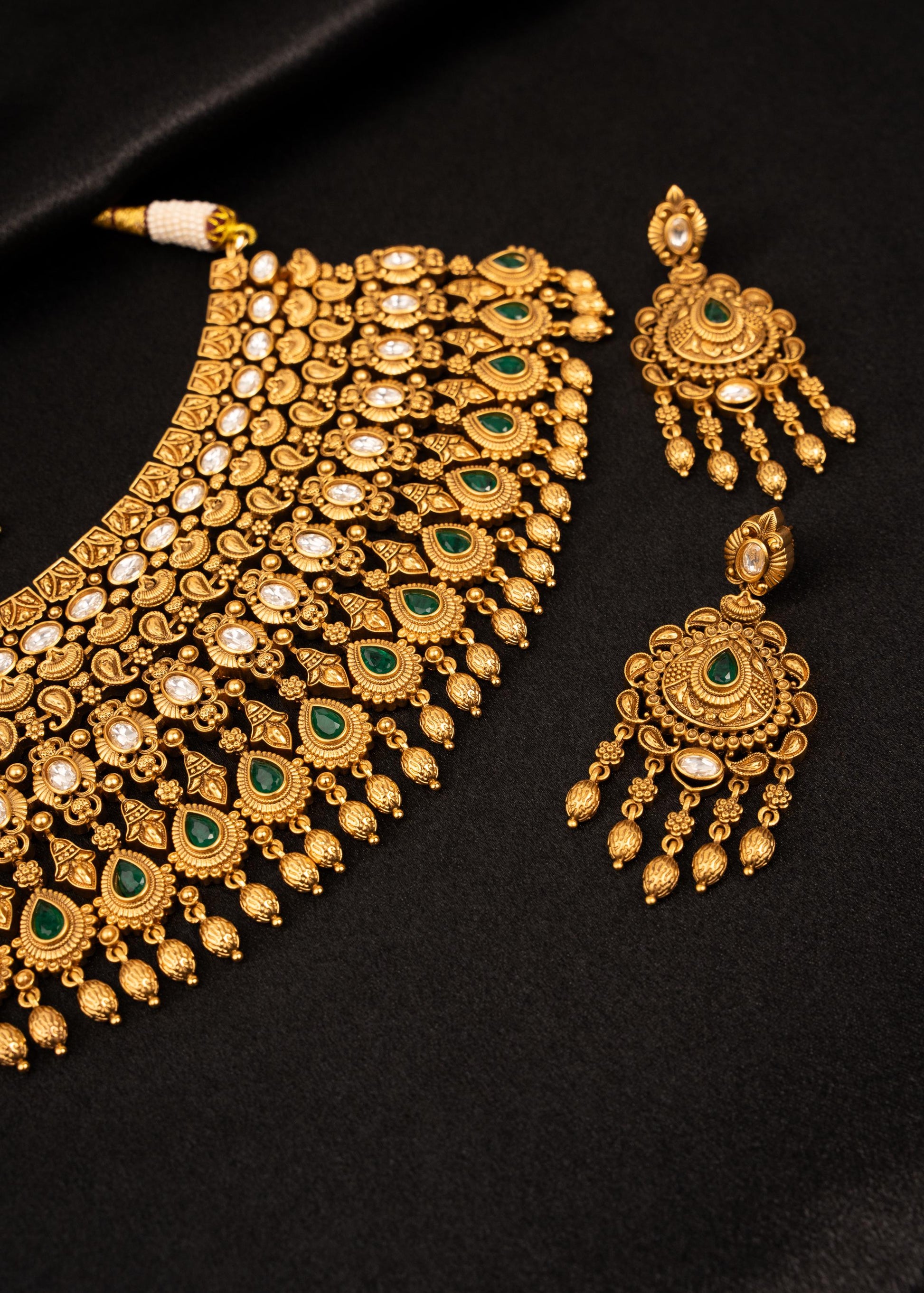 High Quality Kundan Bridal Choker Necklace Set/ Indian Bridal Jewelry/ Emerald Green Jewelry/ Antique Gold Plated Choker/ South Indian