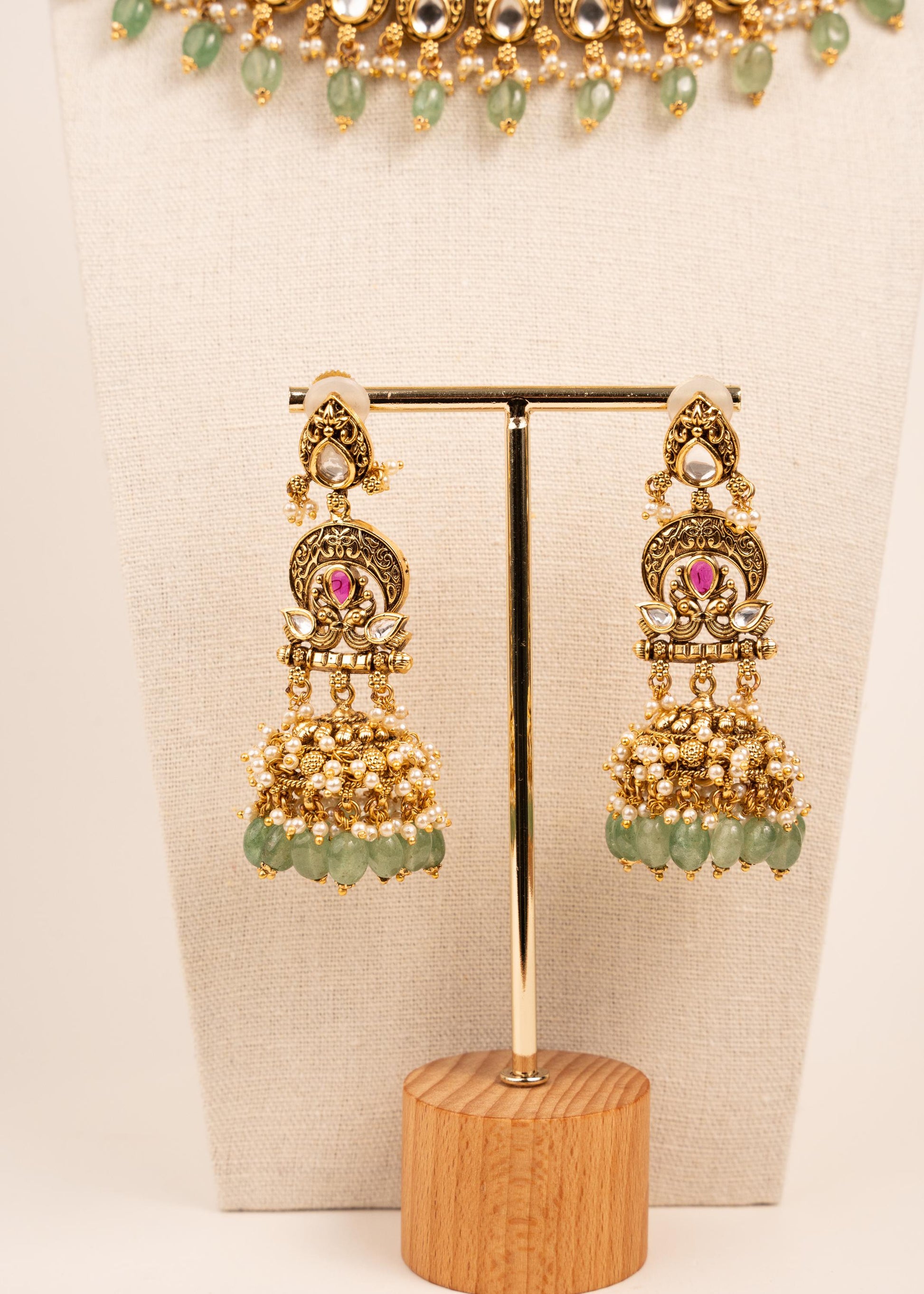 Luxury Detailed Kundan Choker Necklace Set/ Indian Bridal Jewelry/ Statement Jewelry/ Pakistani Jewelry/ Mint Green Bead Wedding Set Jhumaks