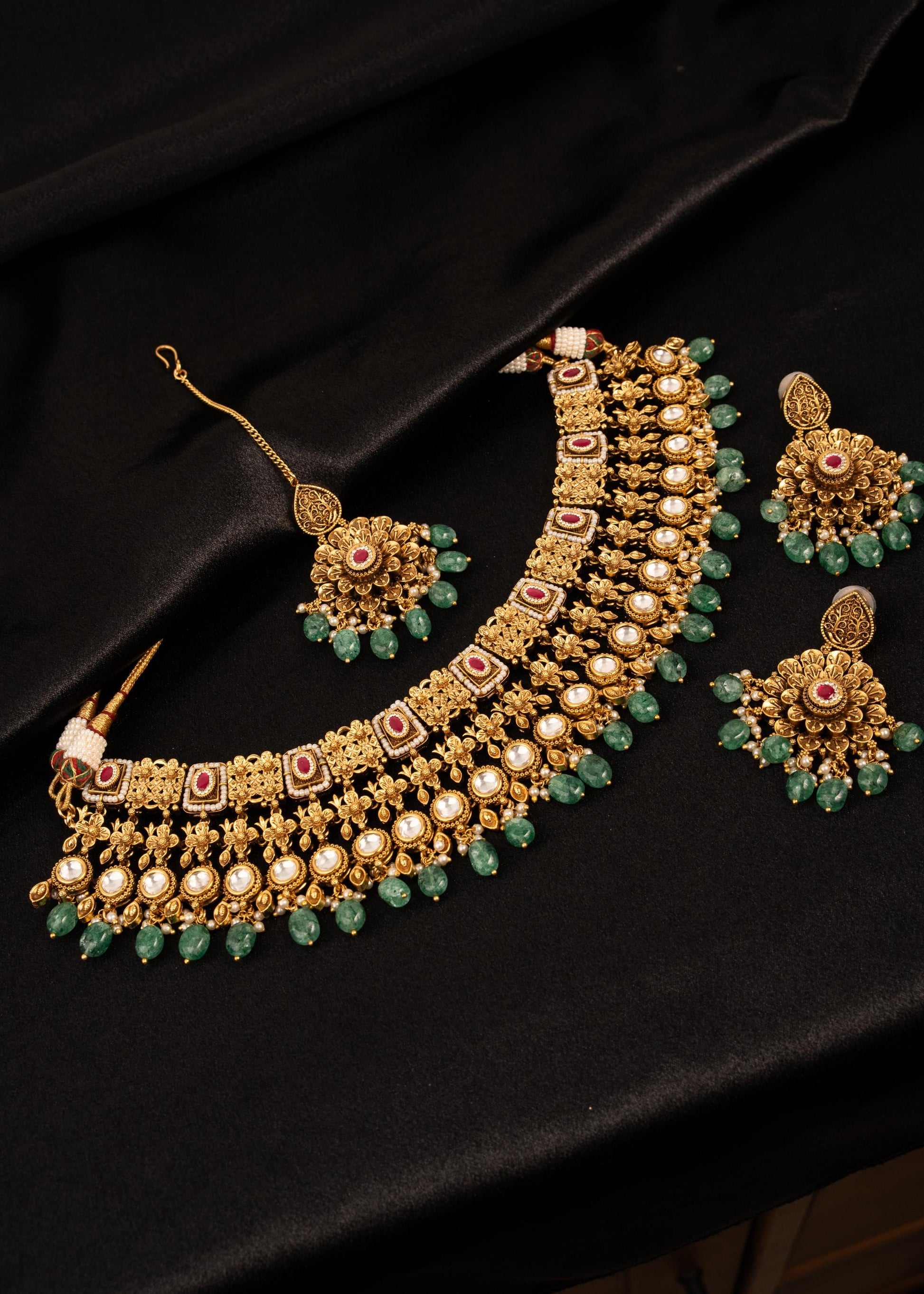 Premium Kundan Choker Necklace Set/ Indian Wedding Jewelry/ Bridal Statement Necklace/ Traditional Jewelry/ Festive wear/ Green Beads