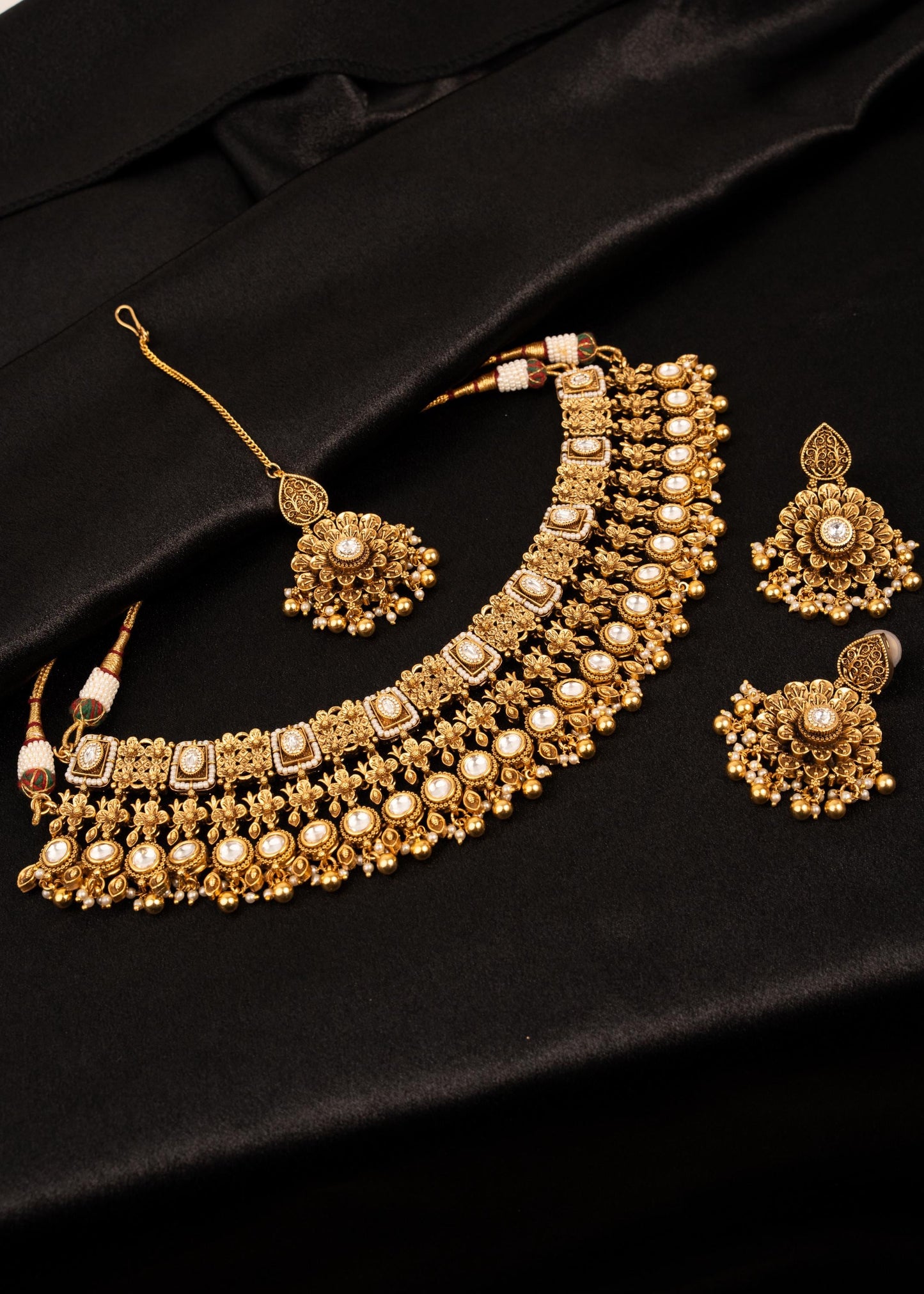 Premium Kundan Choker Necklace Set/ Indian Wedding Jewelry/ Bridal Statement Necklace/ Traditional Jewelry/ Festive wear/ Green Beads