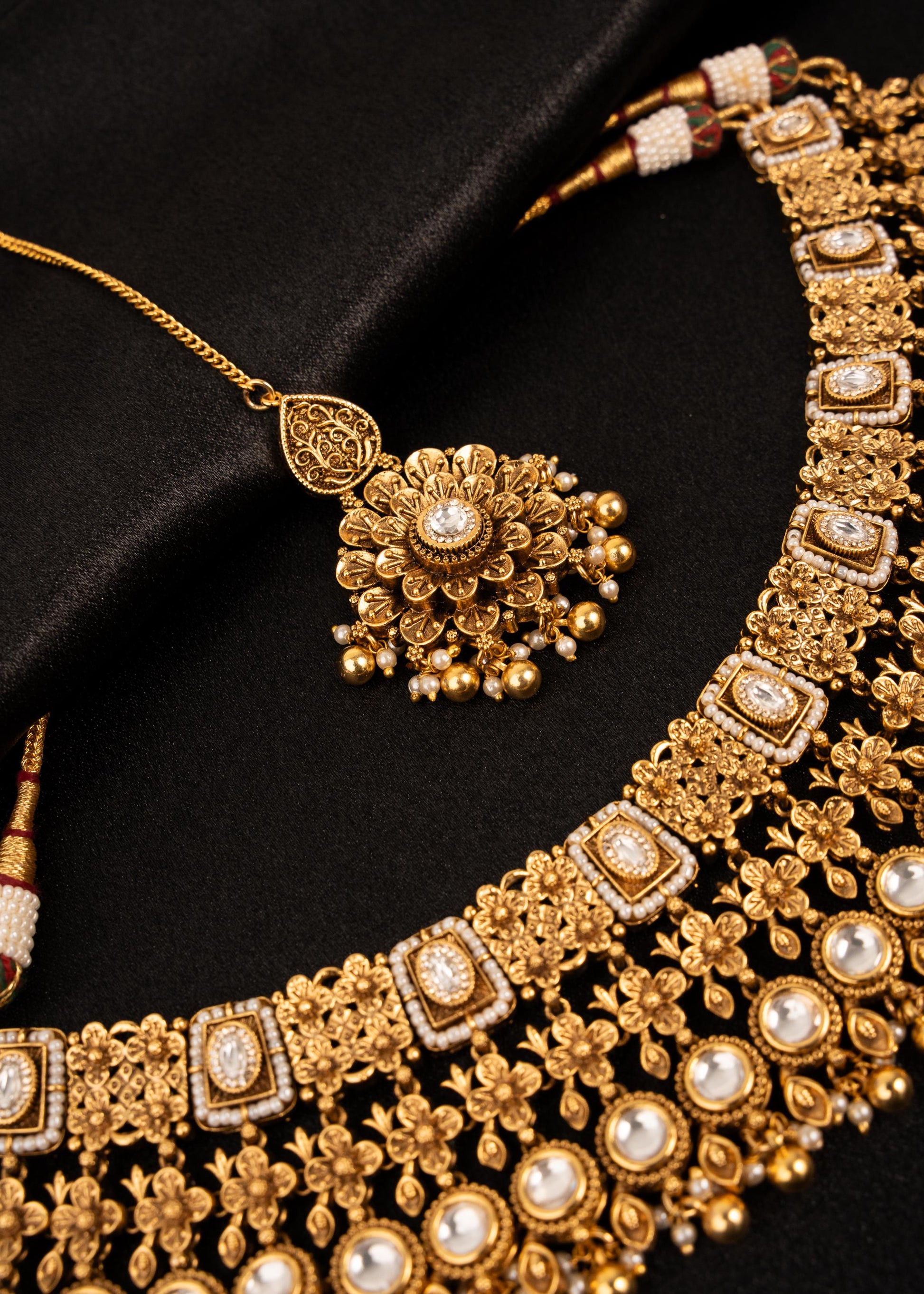 Premium Kundan Choker Necklace Set/ Indian Wedding Jewelry/ Bridal Statement Necklace/ Traditional Jewelry/ Festive wear/ Green Beads
