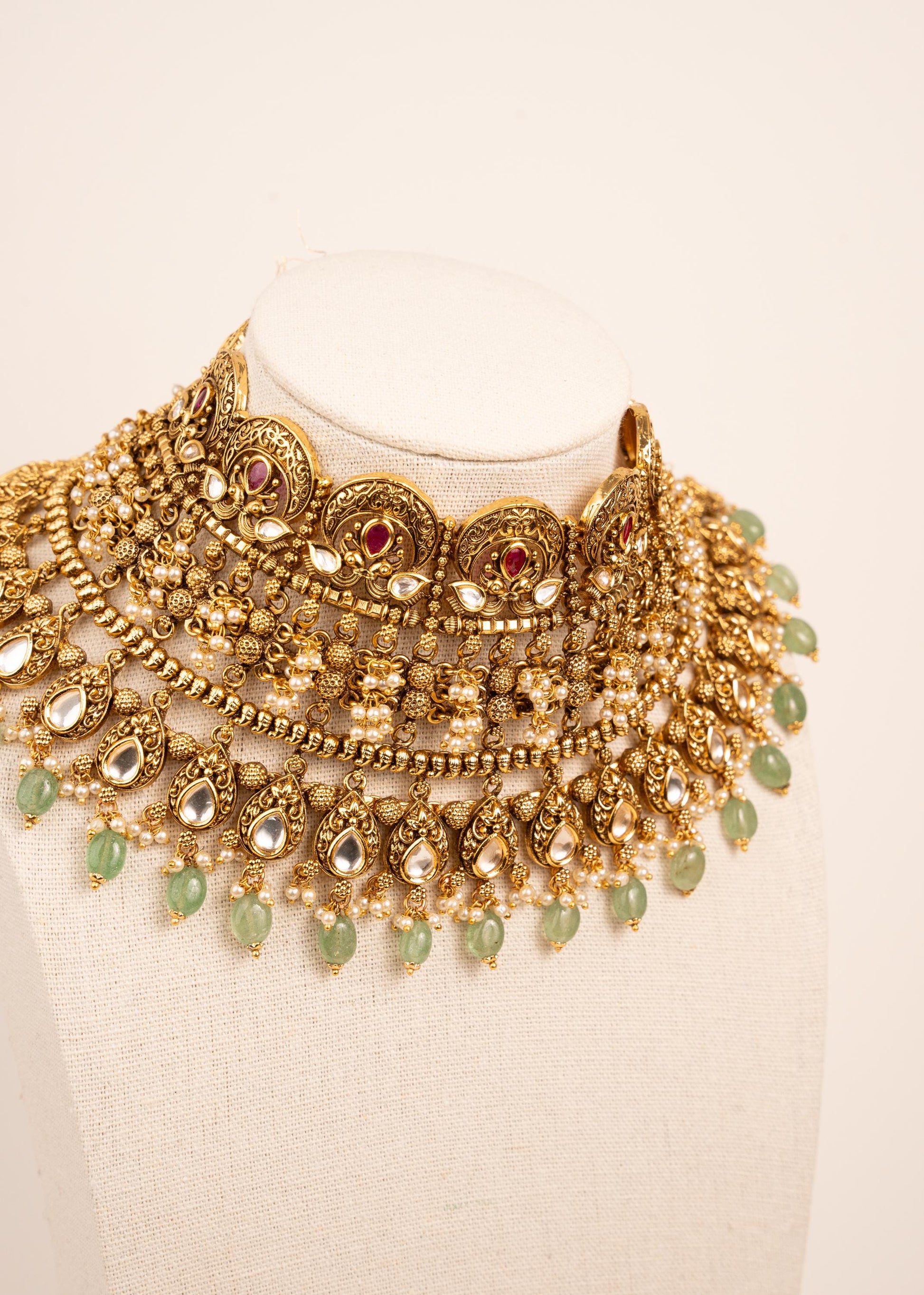 Luxury Detailed Kundan Choker Necklace Set/ Indian Bridal Jewelry/ Statement Jewelry/ Pakistani Jewelry/ Mint Green Bead Wedding Set Jhumaks