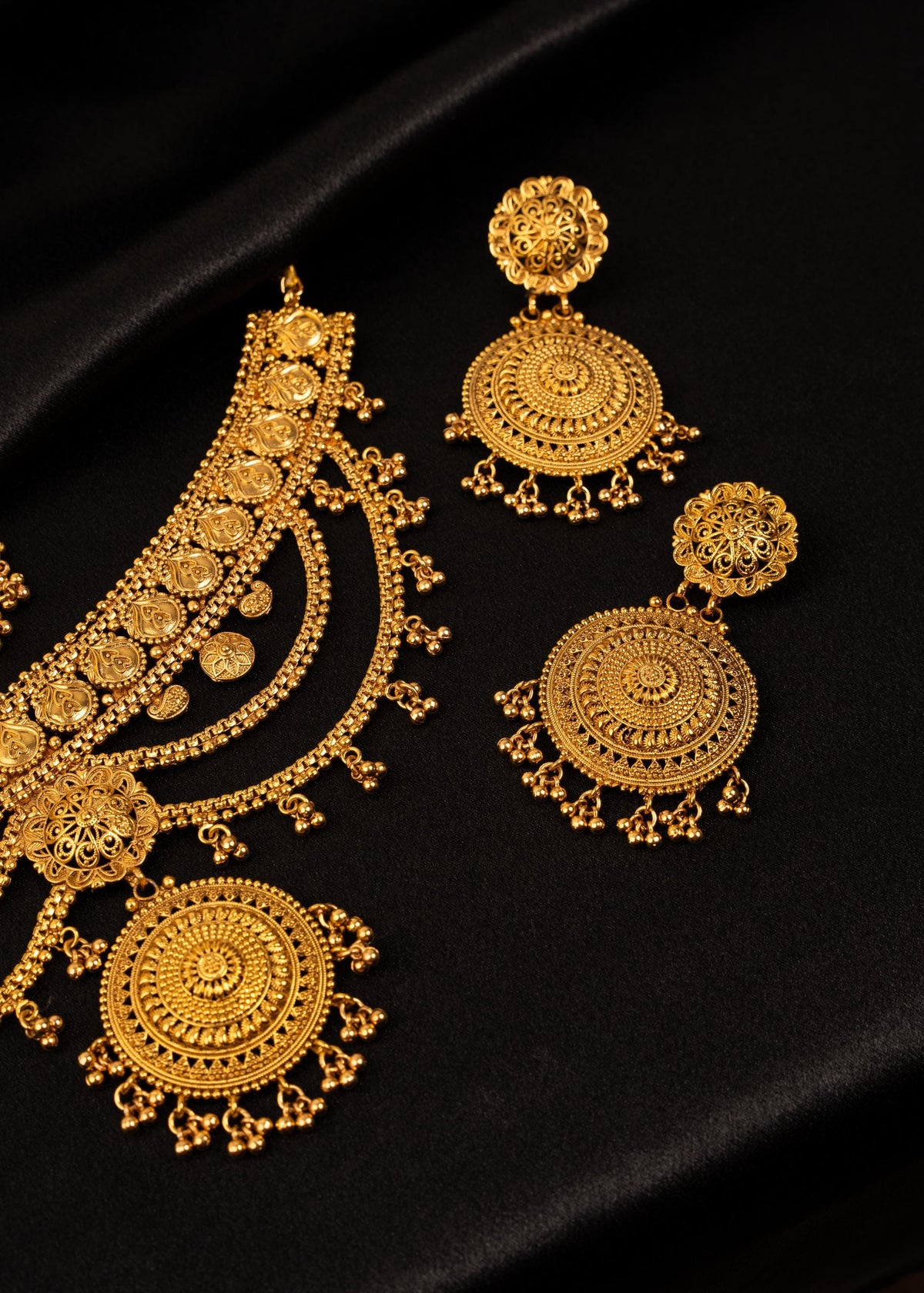 Viral Gold Plated Choker Necklace Set with Tikka/ Traditional Jewelry/ Indian Jewelry/ Statement Necklace/ Wedding Jewelry/ Festive Wear