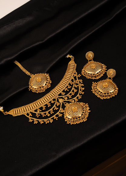 Viral Gold Plated Choker Necklace Set with Tikka/ Traditional Jewelry/ Indian Jewelry/ Statement Necklace/ Wedding Jewelry/ Festive Wear
