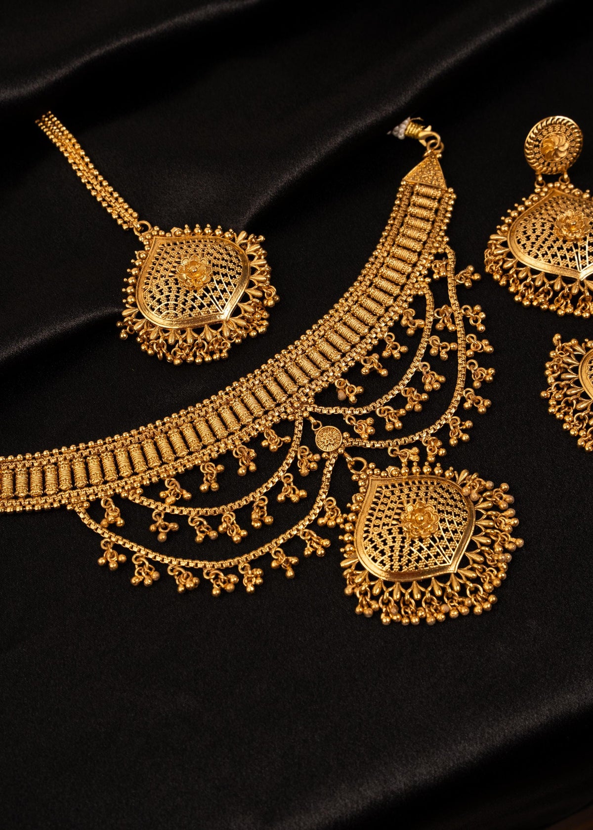 Viral Gold Plated Choker Necklace Set with Tikka/ Traditional Jewelry/ Indian Jewelry/ Statement Necklace/ Wedding Jewelry/ Festive Wear