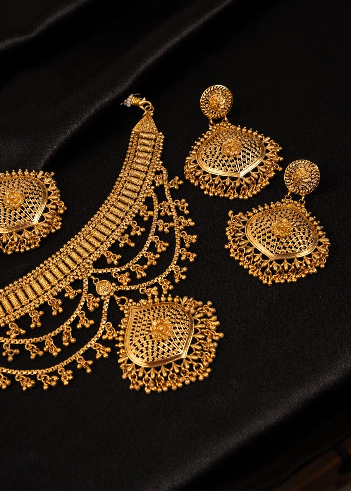 Viral Gold Plated Choker Necklace Set with Tikka/ Traditional Jewelry/ Indian Jewelry/ Statement Necklace/ Wedding Jewelry/ Festive Wear