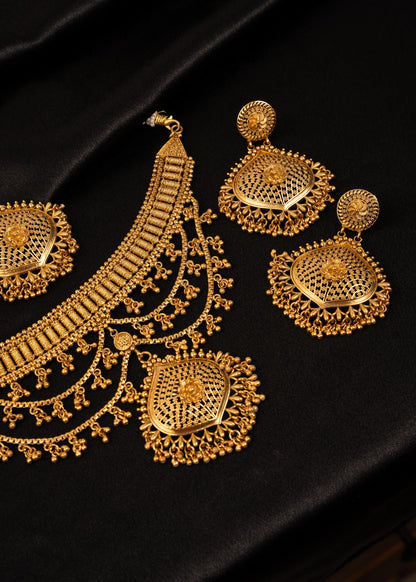Viral Gold Plated Choker Necklace Set with Tikka/ Traditional Jewelry/ Indian Jewelry/ Statement Necklace/ Wedding Jewelry/ Festive Wear