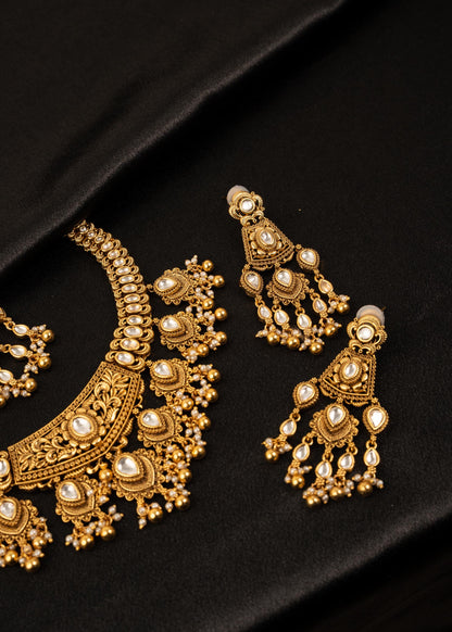 Premium Detailed Kundan Choker Necklace Set With Maang Tikka/ Indian Jewelry/ Wedding Necklace/ Bridal Jewelry/ Statement Necklace/ Antique