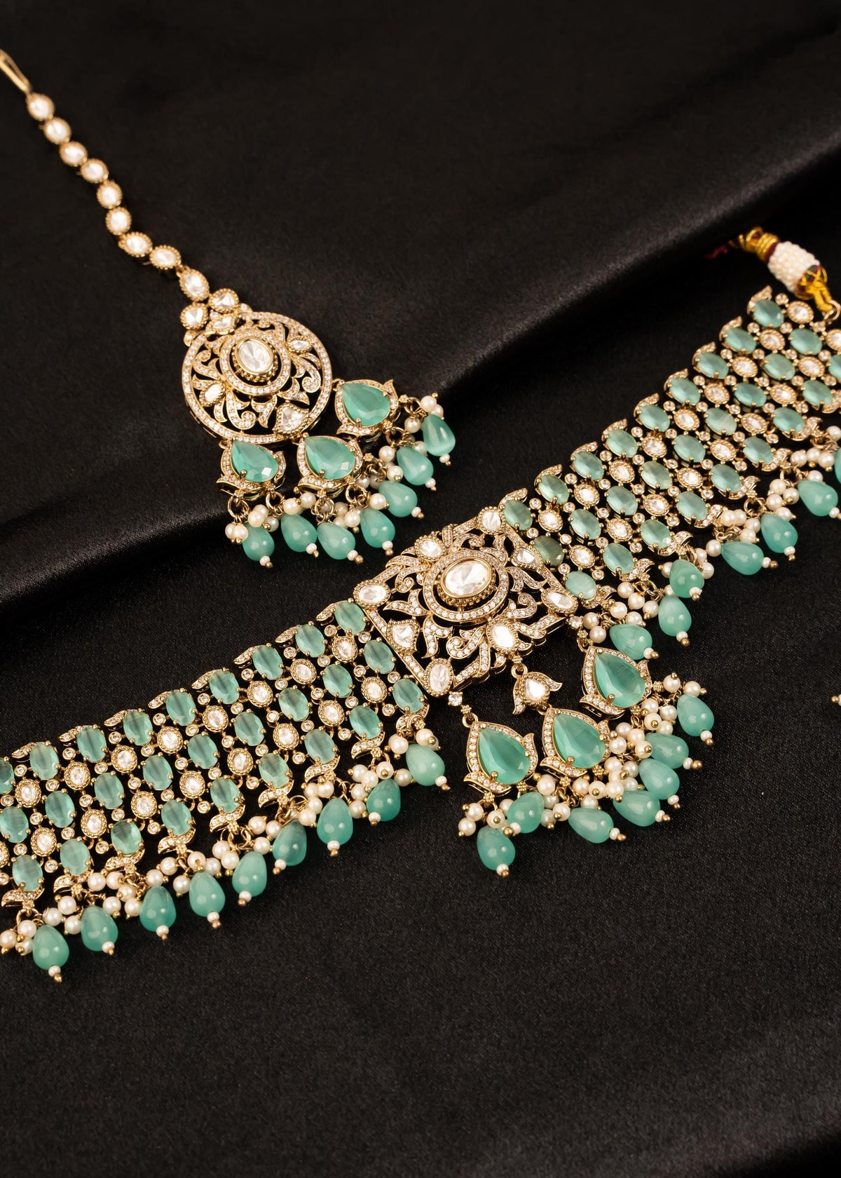 Exclusive Kundan Choker Necklace Set With Maang Tikka Set/ Indian Wedding Jewelry/ Traditional Jewelry/ Bridal Wear/ Statement Necklace