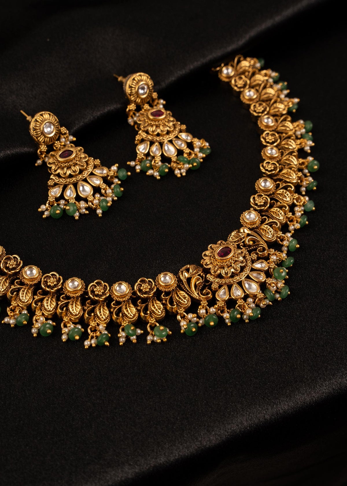 Premium Antique Gold Kundan Choker Necklace Set/ Green Beads Necklace/ Indian Wedding Necklace/ South Indian Jewelry/ Bridesmaid Jewelry