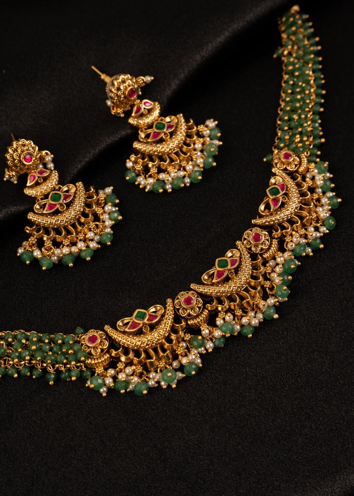 Exclusive Kundan Pearl Choker Necklace Set/ South Indian Jewelry/ Bridal Necklace Set/ Statement Jewelry/ Green/ Ivory/ Gold Plated Necklace