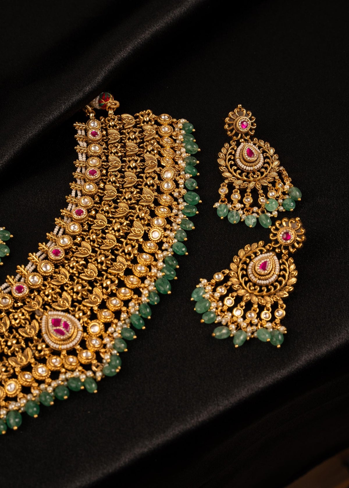 Indian Kundan Bridal Choker Necklace Set with Tikka/ Wedding Jewelry/ Heavy Bridal Necklace/ Statement Necklace/ Gold Plated Necklace