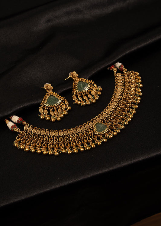Exclusive Antique Kundan Choker Necklace Set/ Traditional Jewelry/ Gold Plated Choker Necklace/ Indian Wedding Jewelry/ Emerald Jewelry