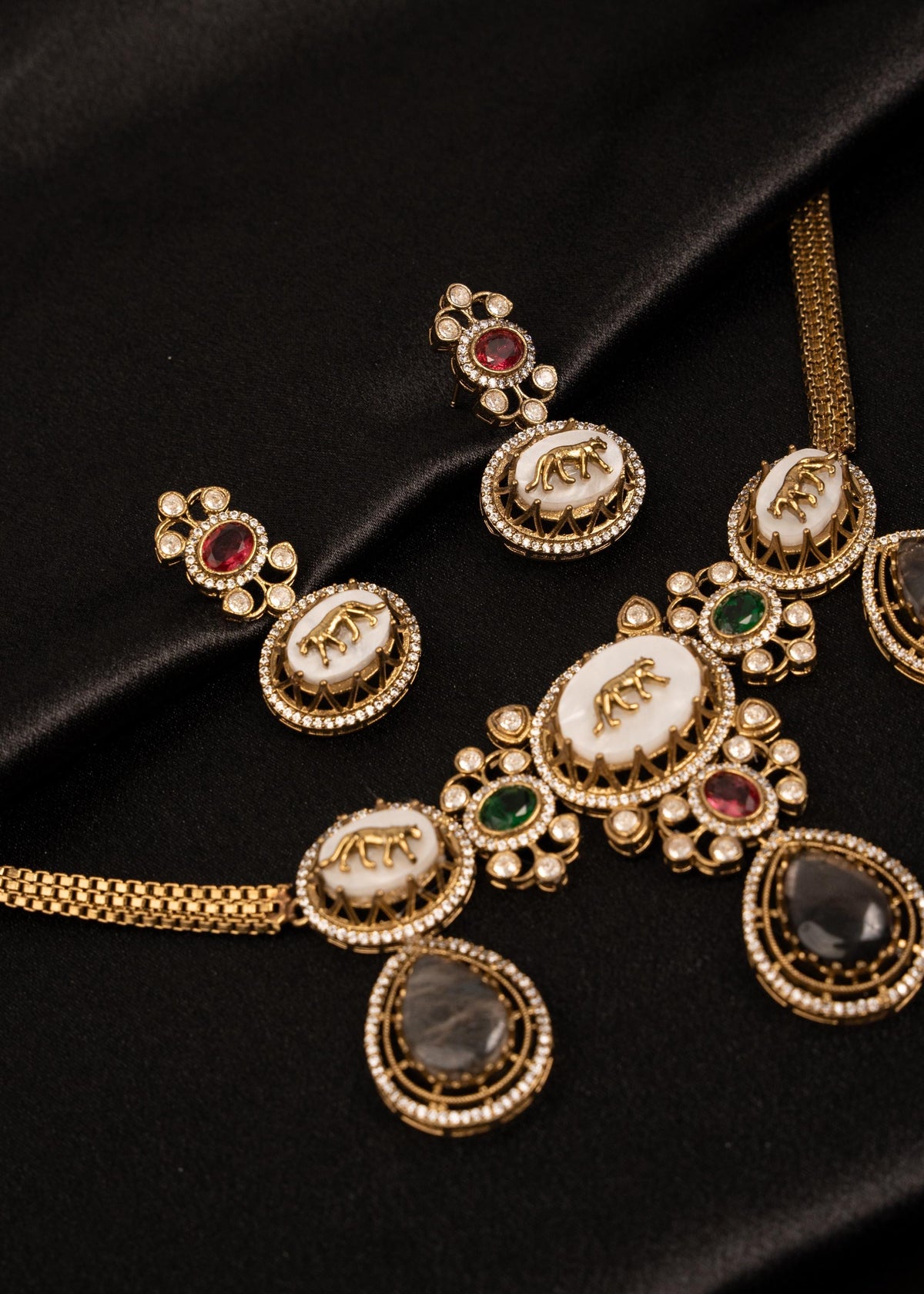 Sabyasachi Inspired Choker Necklace Set/ Indian Wedding Necklace/ Statement Jewelry/ Kundan Necklace Set/ Minimalistic Necklace/ Bridesmaid
