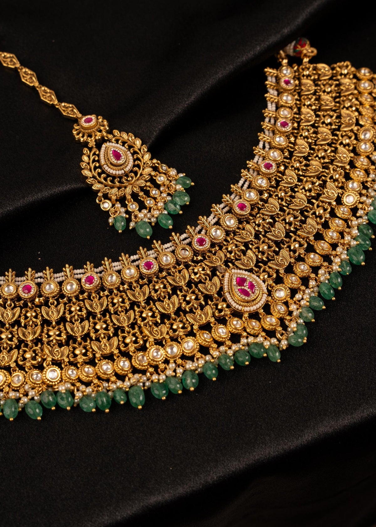 Indian Kundan Bridal Choker Necklace Set with Tikka/ Wedding Jewelry/ Heavy Bridal Necklace/ Statement Necklace/ Gold Plated Necklace