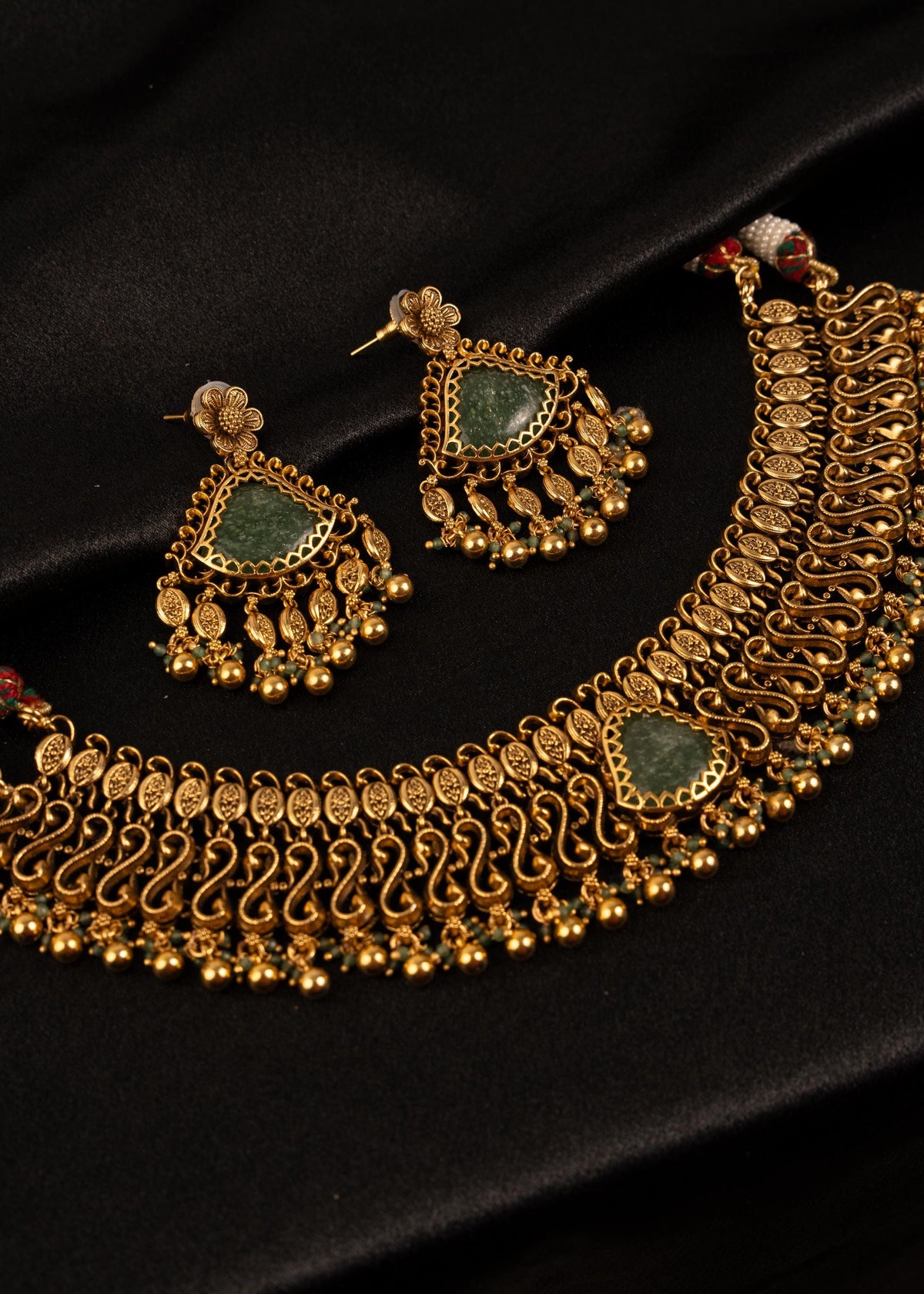 Exclusive Antique Kundan Choker Necklace Set/ Traditional Jewelry/ Gold Plated Choker Necklace/ Indian Wedding Jewelry/ Emerald Jewelry