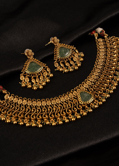 Exclusive Antique Kundan Choker Necklace Set/ Traditional Jewelry/ Gold Plated Choker Necklace/ Indian Wedding Jewelry/ Emerald Jewelry