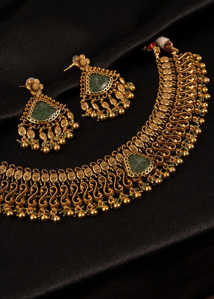 Exclusive Antique Kundan Choker Necklace Set/ Traditional Jewelry/ Gold Plated Choker Necklace/ Indian Wedding Jewelry/ Emerald Jewelry